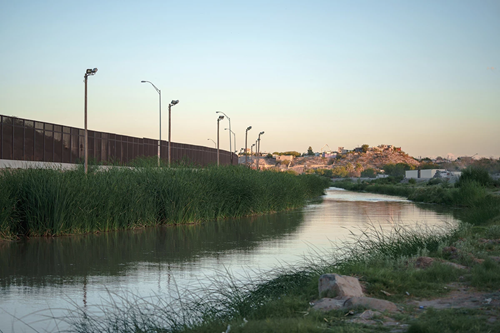 La frontera México-Estados Unidos a lo largo del Río Grande.